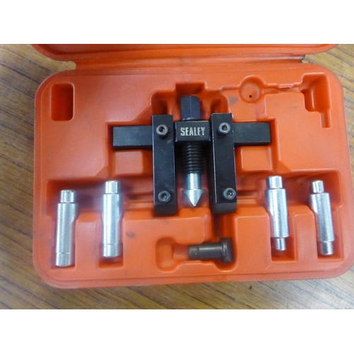 2332 - A Sealey hub clamp spreader tool ball joint strut - VS390  *This lot is subject to VAT