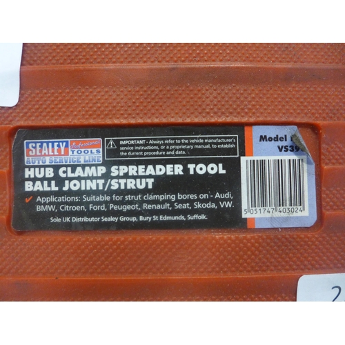 2332 - A Sealey hub clamp spreader tool ball joint strut - VS390  *This lot is subject to VAT