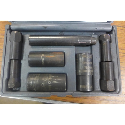 2336 - A Blue-Point deluxe hubcap and wheel lock removal kit - model YA1005C  *This lot is subject to VAT