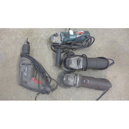 2346 - A Sealey SG101 angle grinder, Bosch 1347 angle grinder, Sealey SG100 angle grinder and a Wickes PD17... 