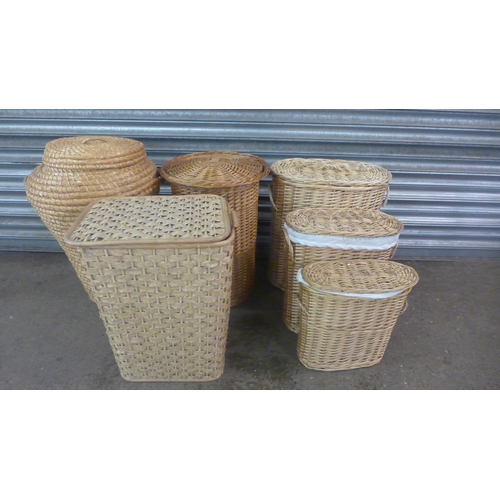 2335A - Six assorted wicker linlen bins/laundry baskets in different styles and sizes