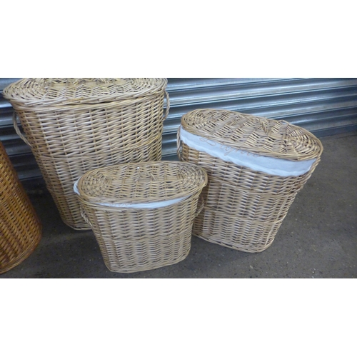 2335A - Six assorted wicker linlen bins/laundry baskets in different styles and sizes