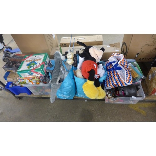 2334B - Large quantity of assorted toys and games