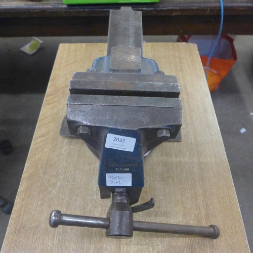 2032 - A Record No.112 heavy duty engineers bench vice