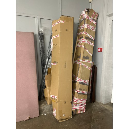 1625 - A mixed pallet of pergola parts  * this lot is subject to vat