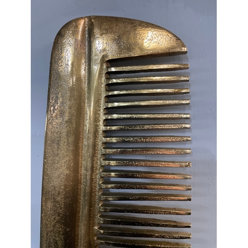 1317 - A large gold metal comb