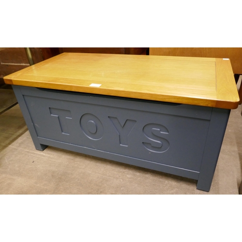 1582 - A painted light oak toy box