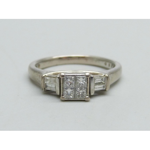 1000 - An 18ct white gold and six stone diamond ring, 4.7g, K, 0.33ct weight marked in the shank