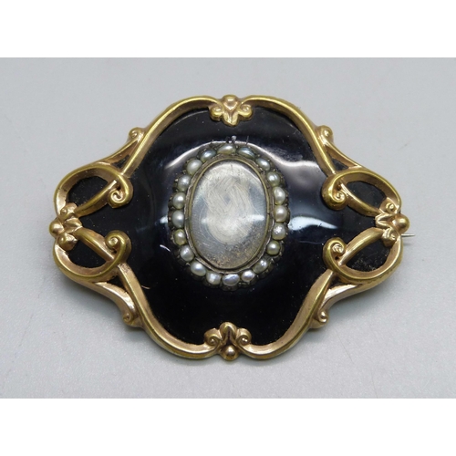 1003 - A late Victorian seed pearl set mourning/memorial brooch