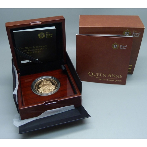 1016E - The Royal Mint, 2014 UK £5 Gold Proof Coin, Queen Anne commemorative