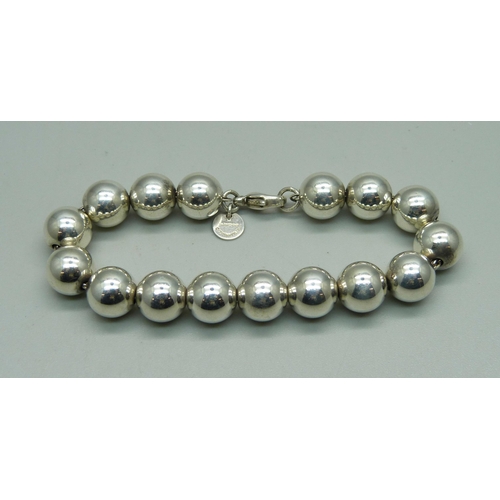 1020 - A Tiffany & Co. sterling silver ball bracelet, 17g, 17.5cm, abrasion to one bead