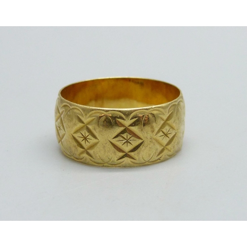 1021 - An 18ct gold ring, 5.5g, N