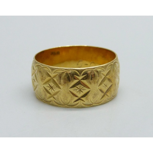 1021 - An 18ct gold ring, 5.5g, N