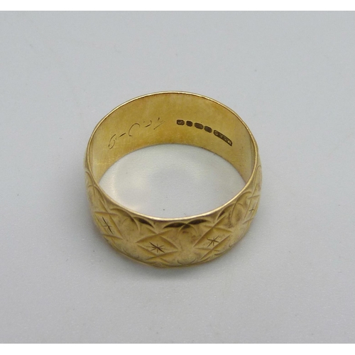 1021 - An 18ct gold ring, 5.5g, N