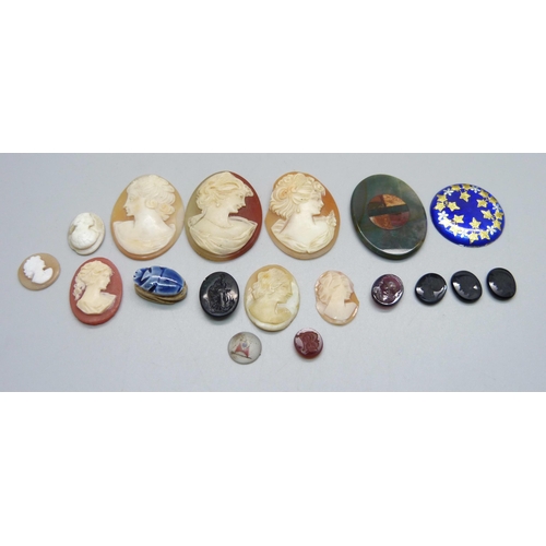 1043 - Assorted cameos, seal stones, etc.