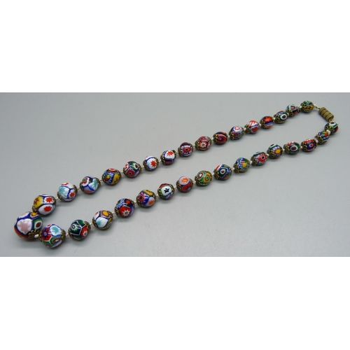 1044 - A vintage Venetian millefiori bead necklet