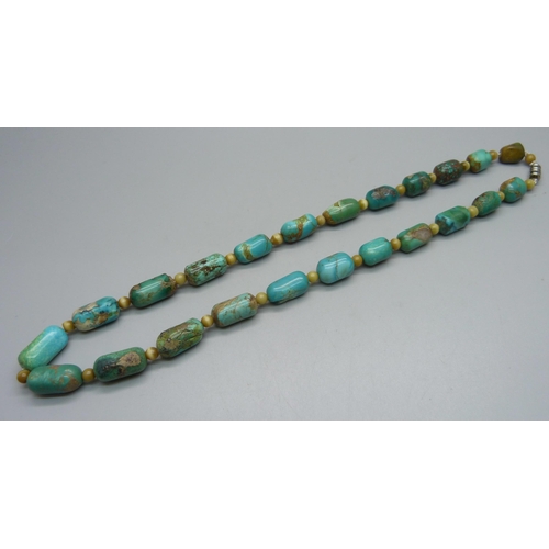 1045 - A turquoise bead necklet, (magnetic fastener)