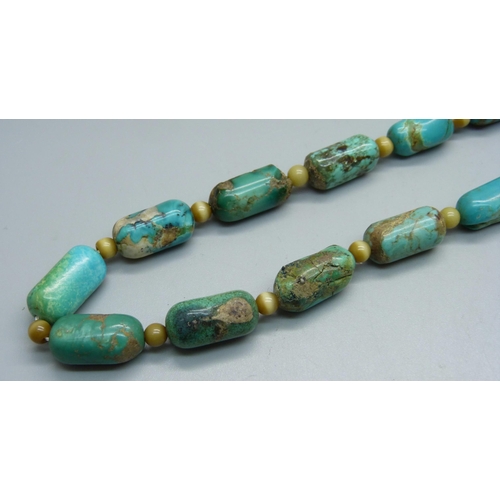 1045 - A turquoise bead necklet, (magnetic fastener)