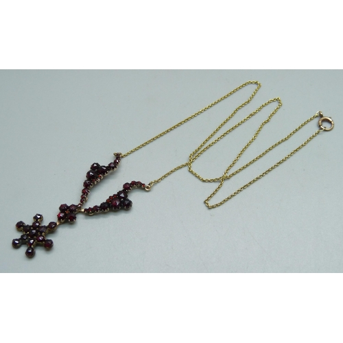 1046 - A Bohemia garnet necklet, 47cm