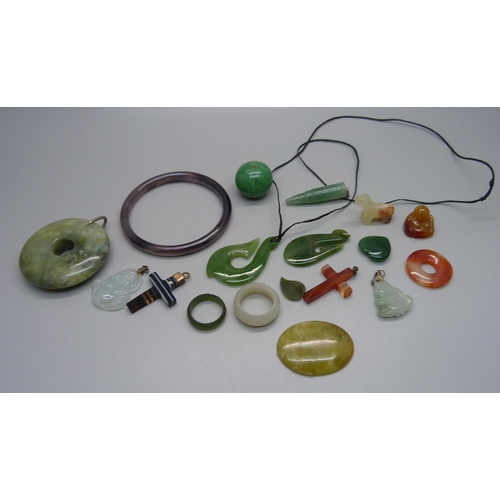 1054 - Assorted hardstone pendants, etc.