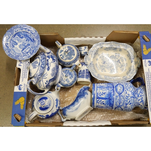 1058 - Assorted blue and white china **PLEASE NOTE THIS LOT IS NOT ELIGIBLE FOR POSTING AND PACKING**