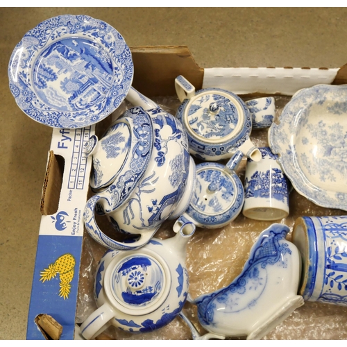 1058 - Assorted blue and white china **PLEASE NOTE THIS LOT IS NOT ELIGIBLE FOR POSTING AND PACKING**