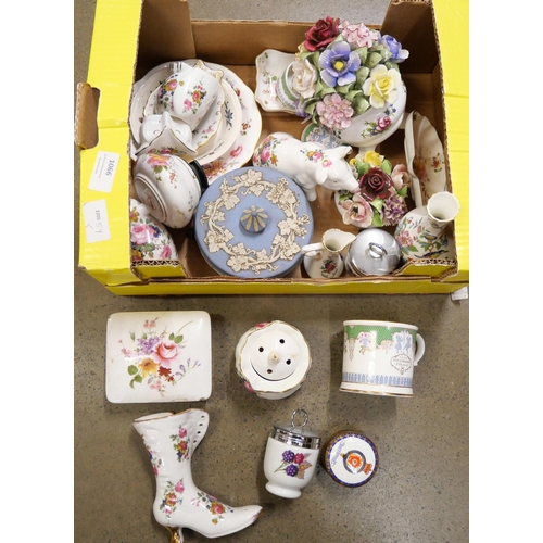 1066 - Decorative china including a Wedgwood Jasperware lidded pot, Derby Posies, trinket pots, posy orname... 