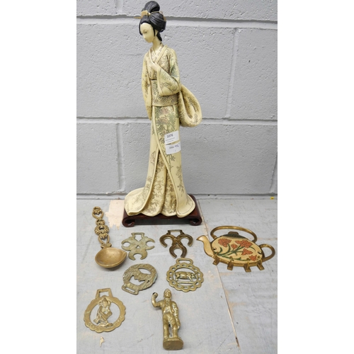 1076 - An oriental figure, a/f, and brass items **PLEASE NOTE THIS LOT IS NOT ELIGIBLE FOR POSTING AND PACK... 