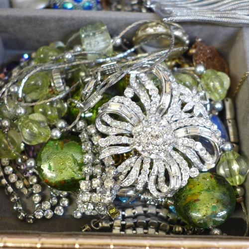 614 - A box of costume jewellery