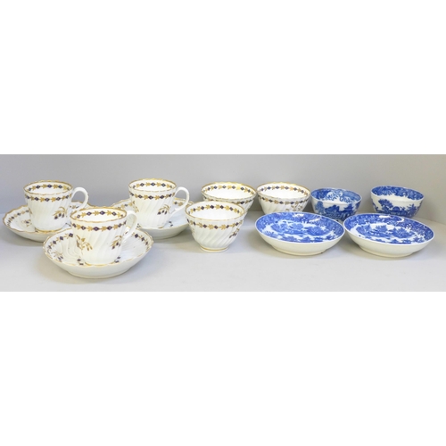 618 - Two Georgian blue and white tea bowls and saucers, circa 1780s, one a/f, three Georgian Worcester cu... 