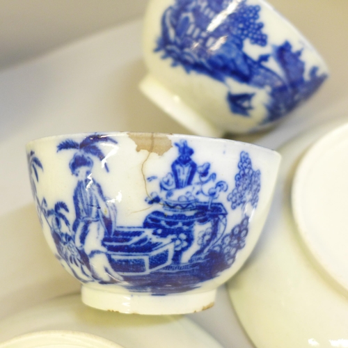 618 - Two Georgian blue and white tea bowls and saucers, circa 1780s, one a/f, three Georgian Worcester cu... 