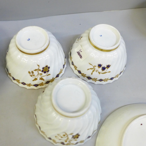 618 - Two Georgian blue and white tea bowls and saucers, circa 1780s, one a/f, three Georgian Worcester cu... 