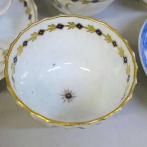 618 - Two Georgian blue and white tea bowls and saucers, circa 1780s, one a/f, three Georgian Worcester cu... 