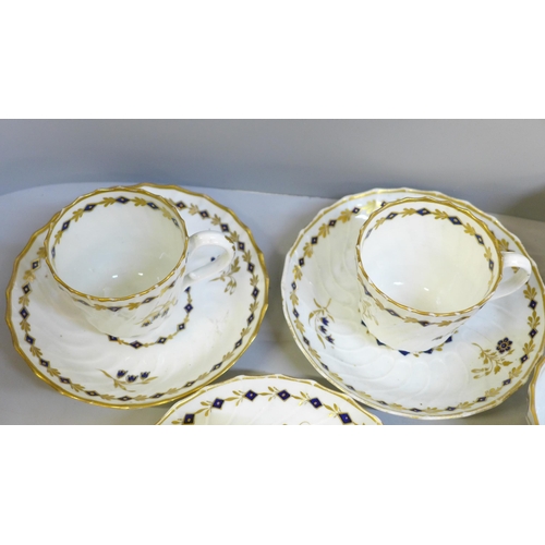 618 - Two Georgian blue and white tea bowls and saucers, circa 1780s, one a/f, three Georgian Worcester cu... 