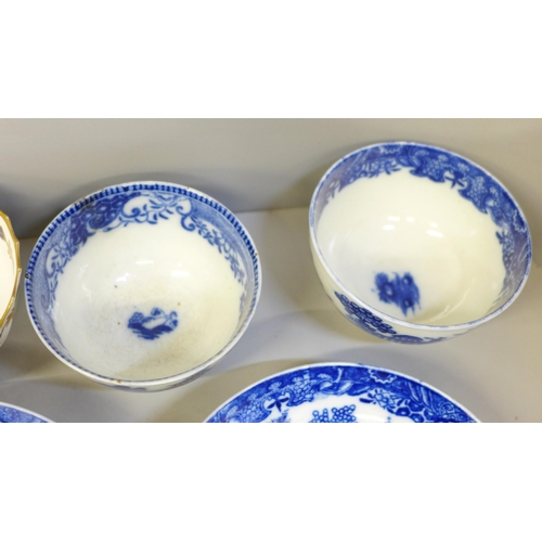 618 - Two Georgian blue and white tea bowls and saucers, circa 1780s, one a/f, three Georgian Worcester cu... 