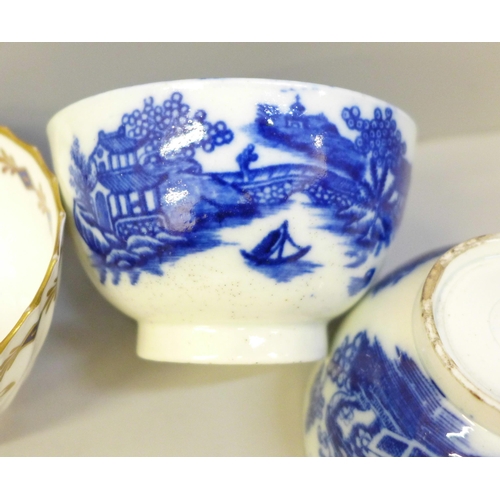 618 - Two Georgian blue and white tea bowls and saucers, circa 1780s, one a/f, three Georgian Worcester cu... 