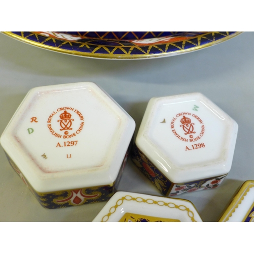 621 - A Royal Crown Derby Imari muffin dish and cover and two small hexagonal trinket boxes