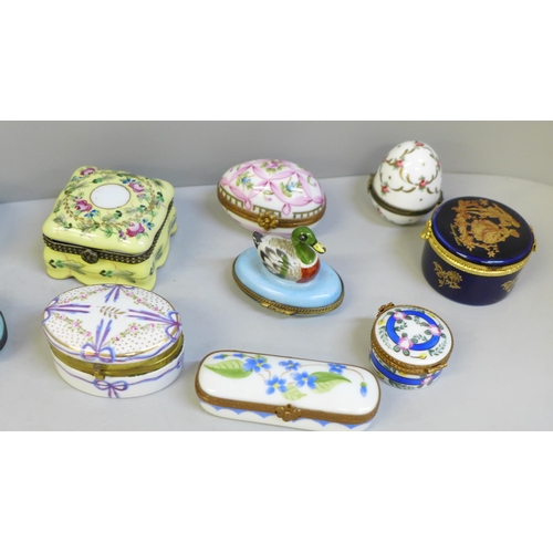 634 - A collection of trinket boxes including Limoges examples (12) and others (8)