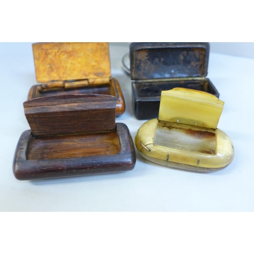 639 - Four snuff boxes and a plated shaker