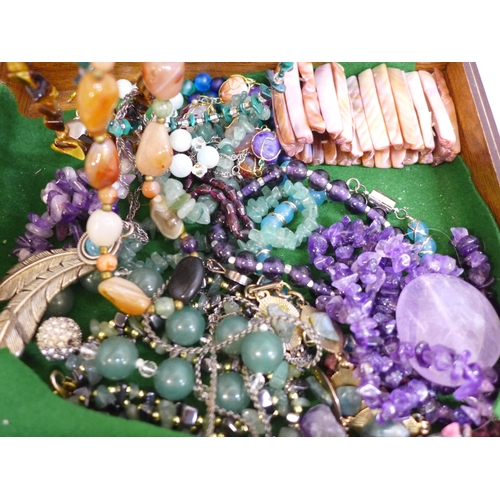 647 - Semi-precious stone jewellery; sixteen bracelets and nine necklaces