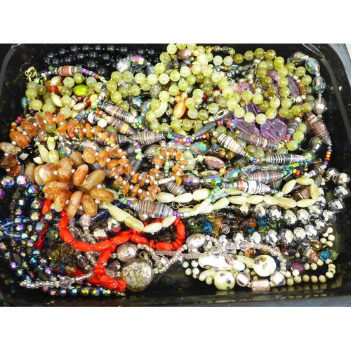 662 - Bead necklets