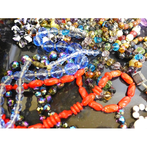 662 - Bead necklets