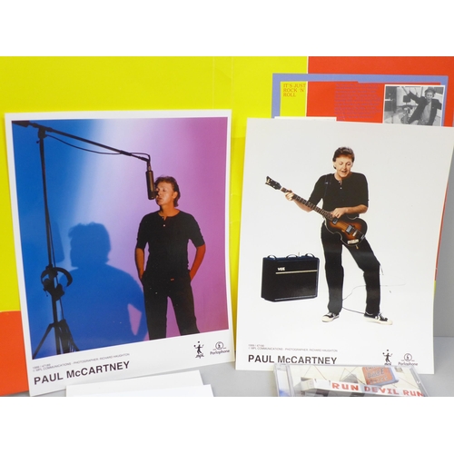 663 - A Paul McCartney Run Devil Run promo CD pack with photographs