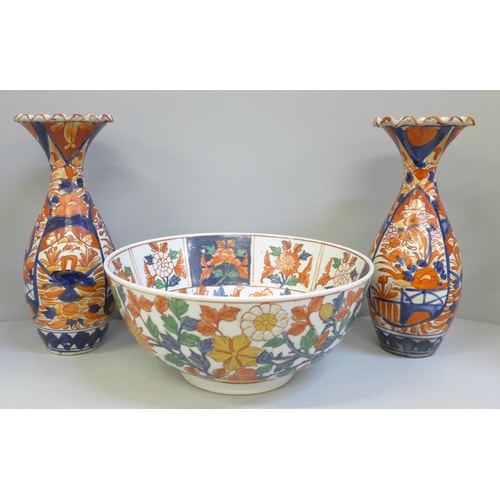 671 - A pair of Imari vases, 25cm, one restored and an Imari bowl with six character mark to base