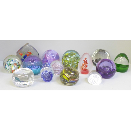 674 - Fourteen glass paperweights including Caithness **PLEASE NOTE THIS LOT IS NOT ELIGIBLE FOR POSTING A... 