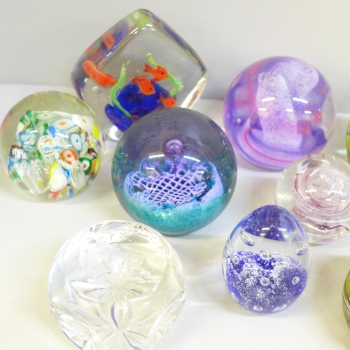 674 - Fourteen glass paperweights including Caithness **PLEASE NOTE THIS LOT IS NOT ELIGIBLE FOR POSTING A... 