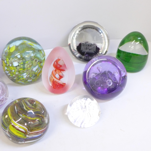 674 - Fourteen glass paperweights including Caithness **PLEASE NOTE THIS LOT IS NOT ELIGIBLE FOR POSTING A... 