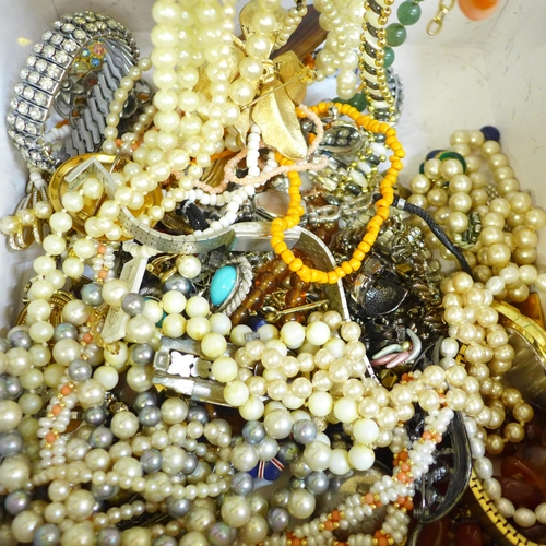 681 - A box of costume jewellery