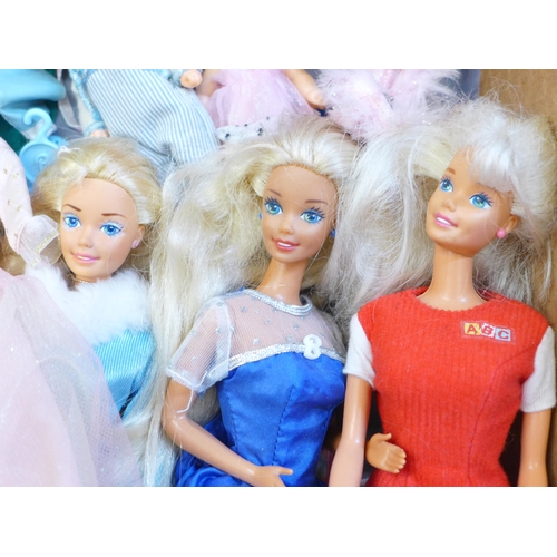 714 - Vintage 1980s and 1990s Mattel Barbie and Ken dolls and extras