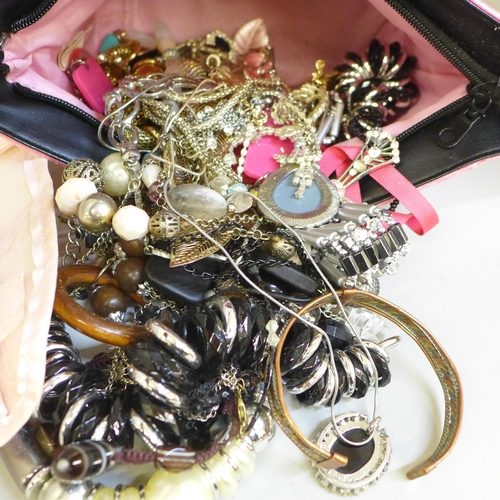 751 - Assorted costume jewellery, bracelets, pendants and chains, necklaces and bangles